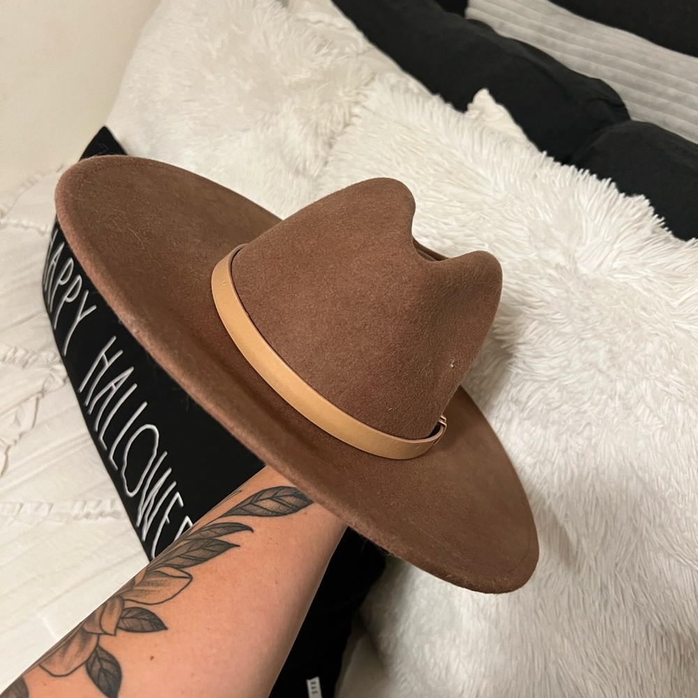 Hat - Picture 4 of 6